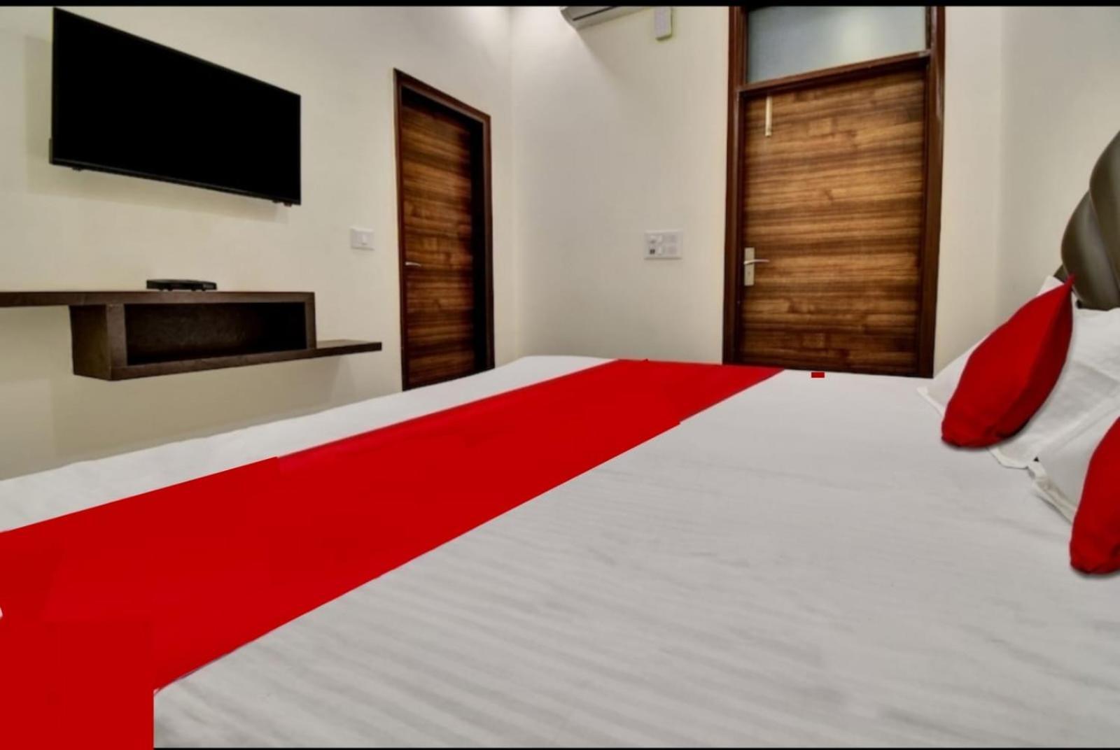Hotel Sukoon - Ramesh Nagar Нью-Дели Экстерьер фото